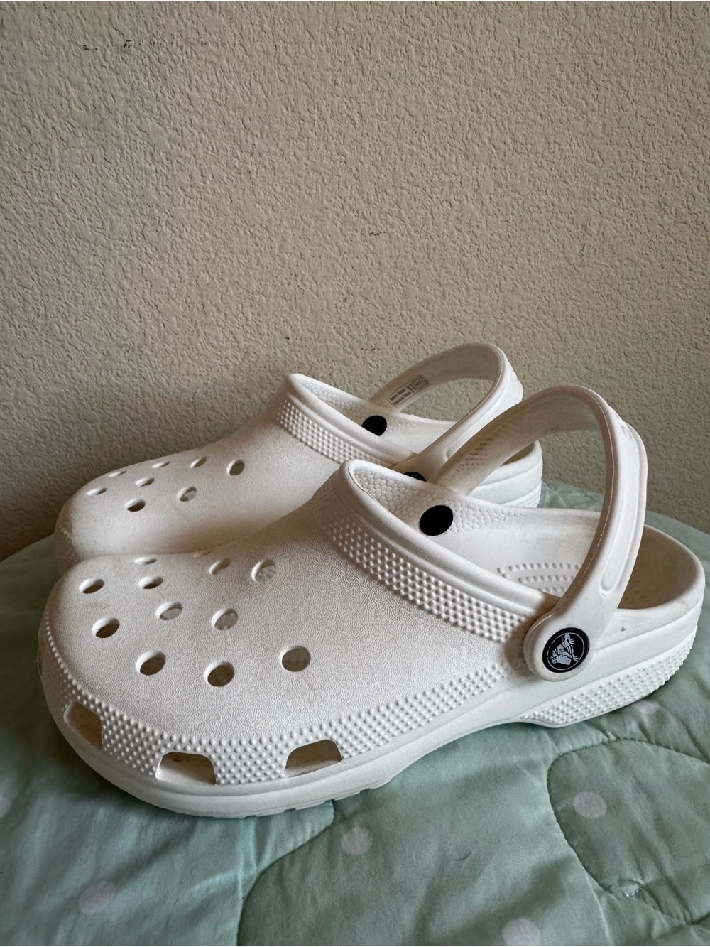 CROCS  White Classic Clog Womens size 8
